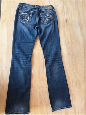Dark Wash Bootcut Jeans with Embroidered Back Pockets